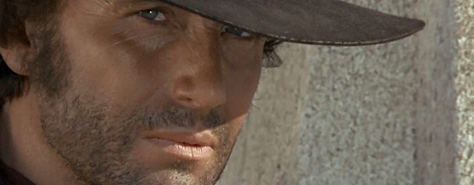 Una lunga fila di croci